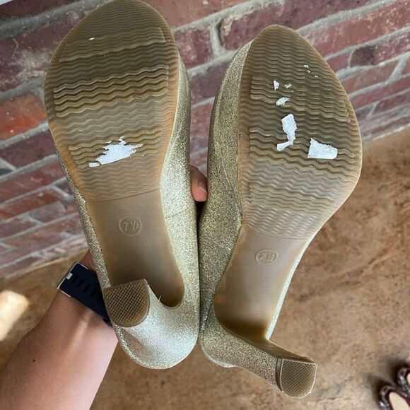 MOSSIMO Glitzy Gold Glitter 5" platform heels - Picture 5 of 8